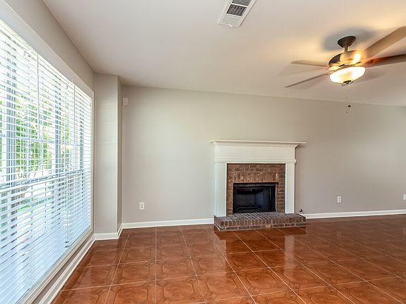 4th image of 1106 Chateau Ter