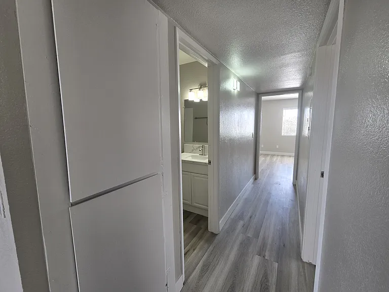 Cora Apartments — Photo 30
