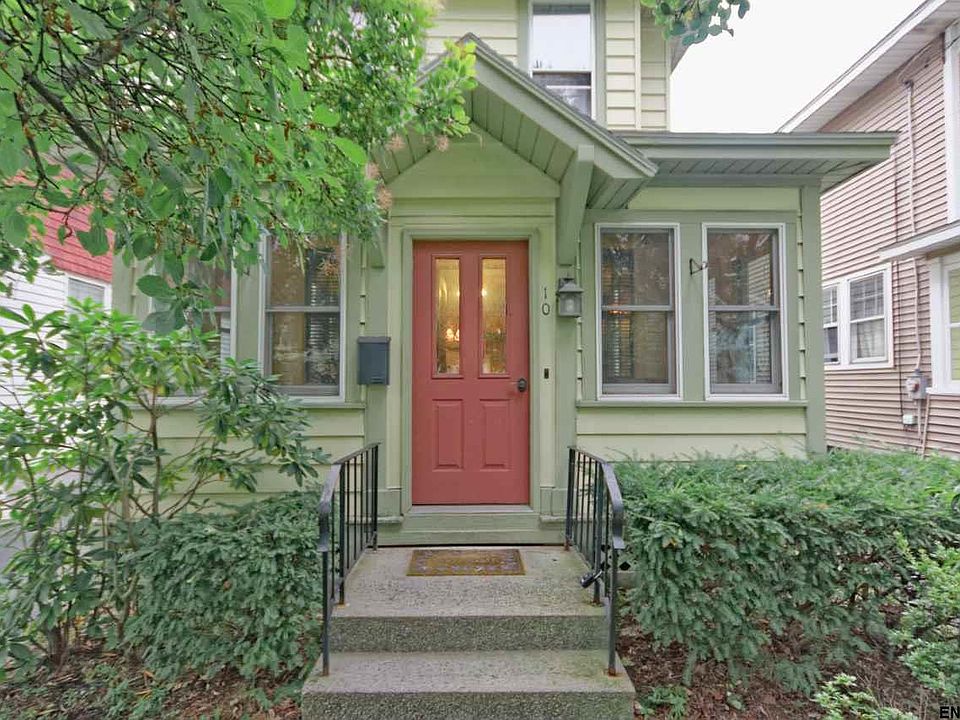1st image of 10 Forest Ave