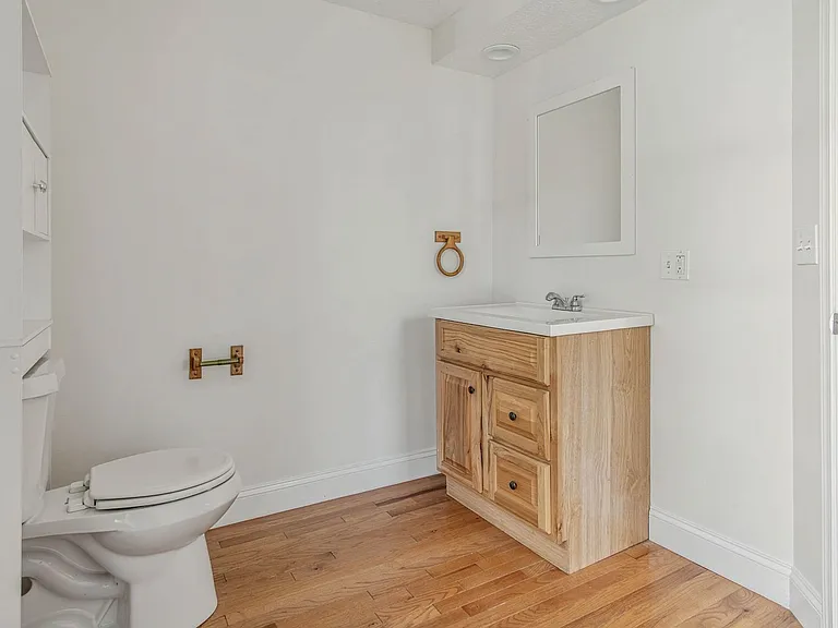 152 N Main St — Photo 17