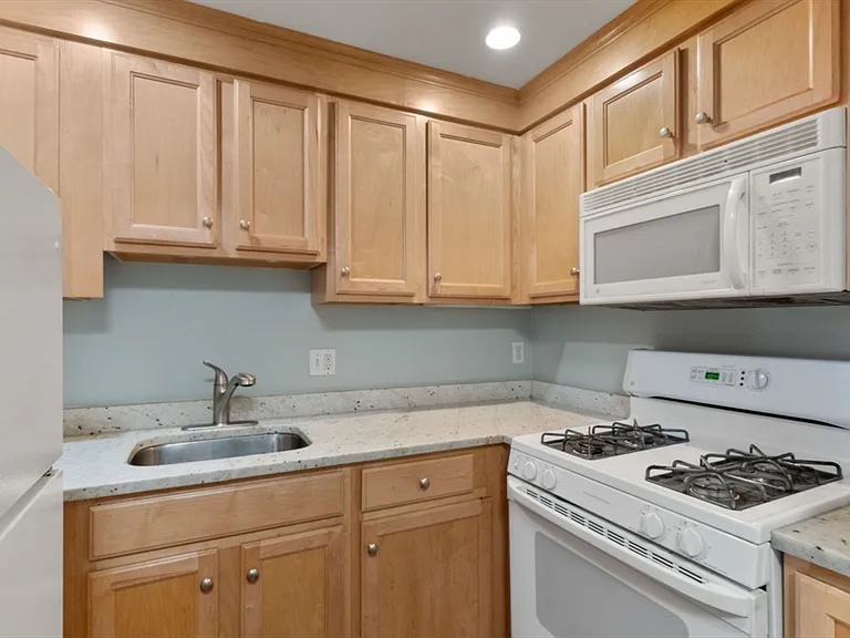 12 Monument Ave #1 — Photo 5