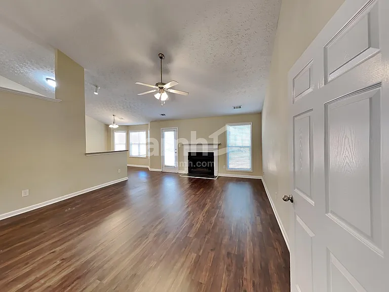303 Cole Creek Dr — Photo 7