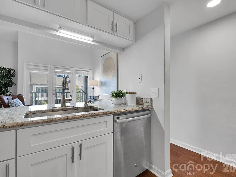 300 S Cedar St #2 — Photo 14