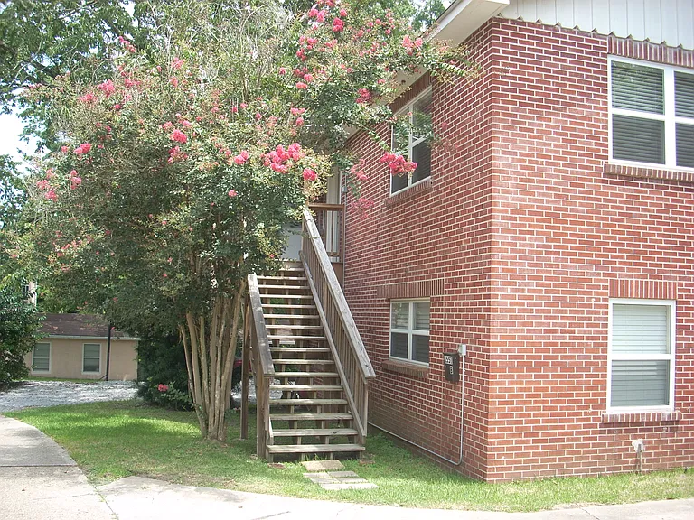 1551 S Acadian Thruway #B — Photo 6