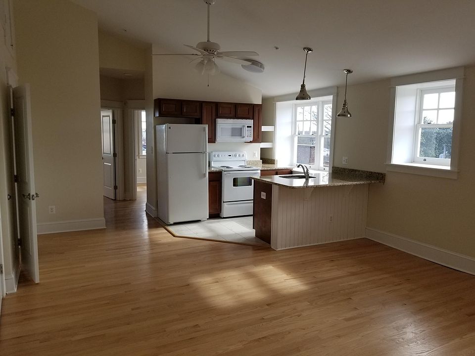 1st image of 8 Maryland Ave APT 4A