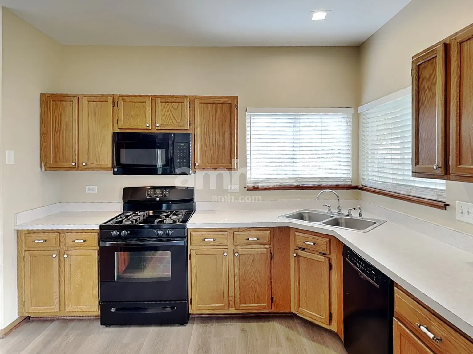 4 bed, 2.5 bath, 2115 sqft, $3,295 — Photo 3