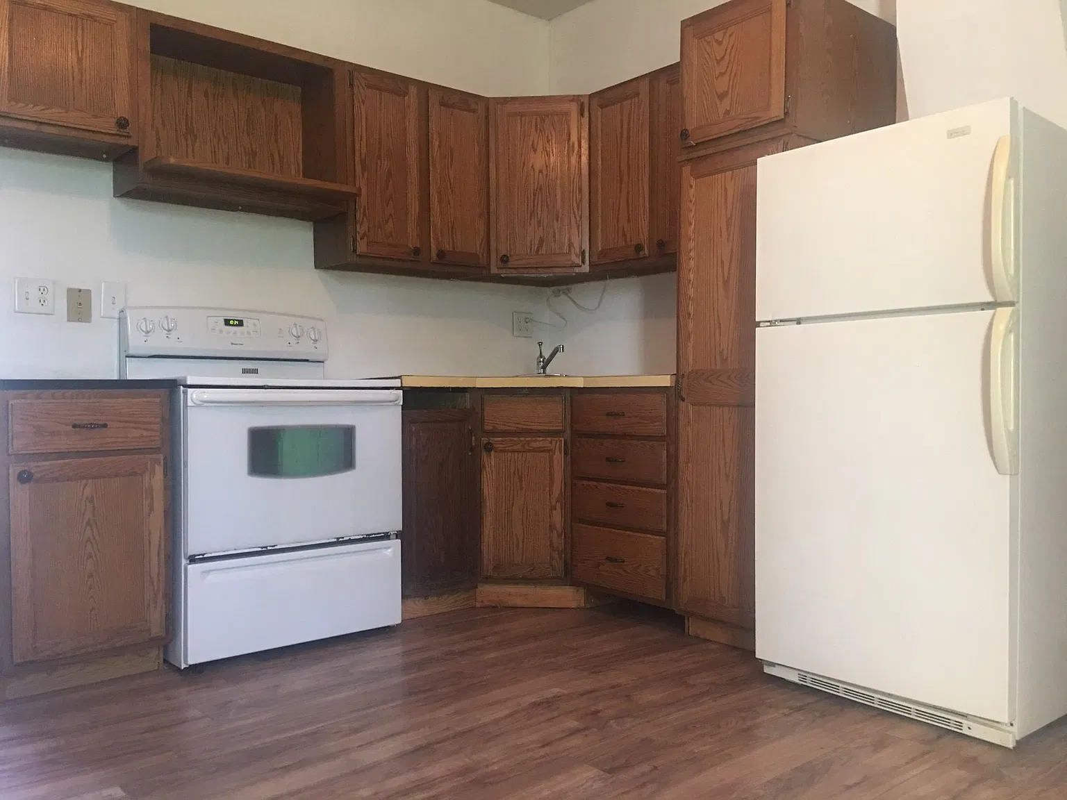 4 bed, 1027 sqft, $1,940 — Photo 2