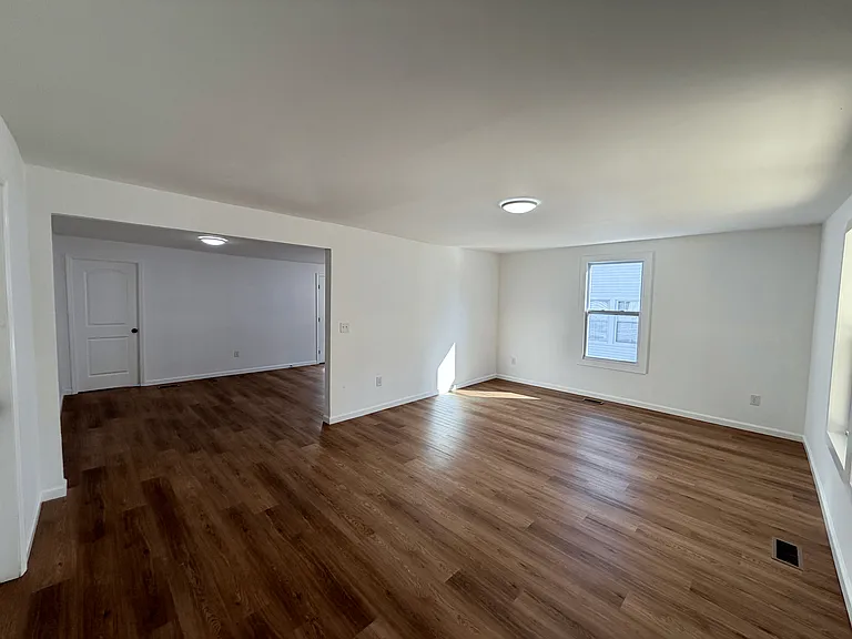 206 E Burwell Ave — Photo 3