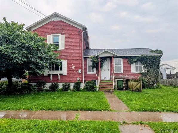 24 Park Ave, Middleport, NY 14105