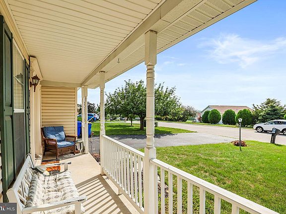 5th image of 222 Runningboard Rd