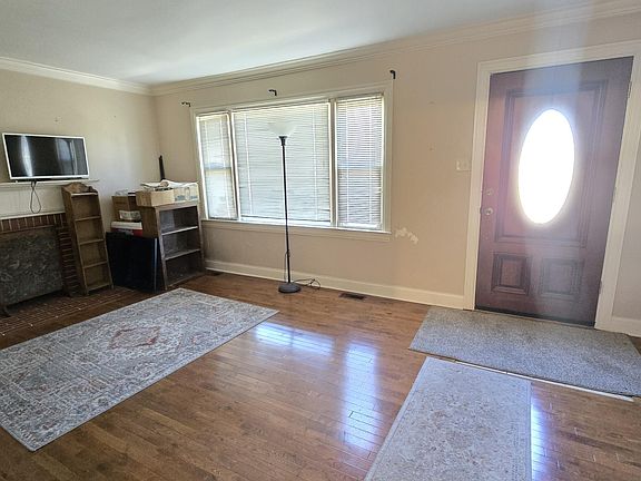 3rd image of 572 Saint Anthony Dr