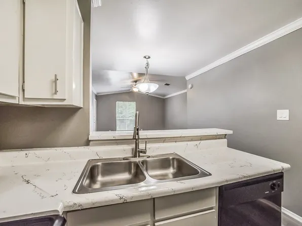 Spring Hill Village Apartments