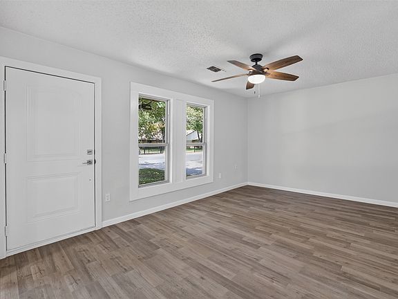 3rd image of 924 Nolte Dr