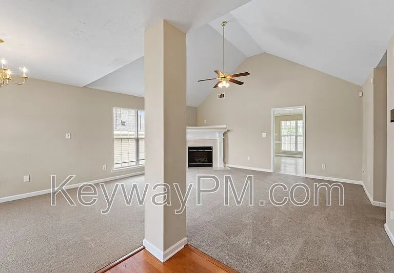 313 Elbrus Way — Photo 4