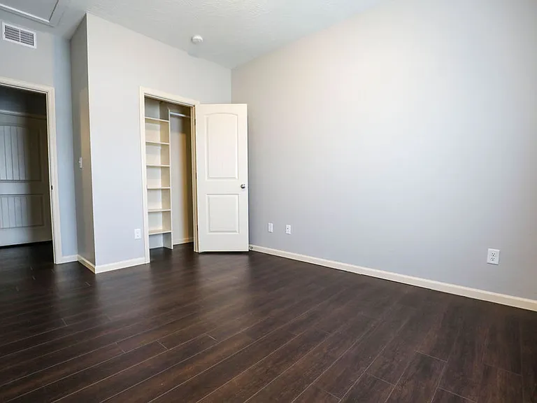 600 E Harrison St — Photo 23