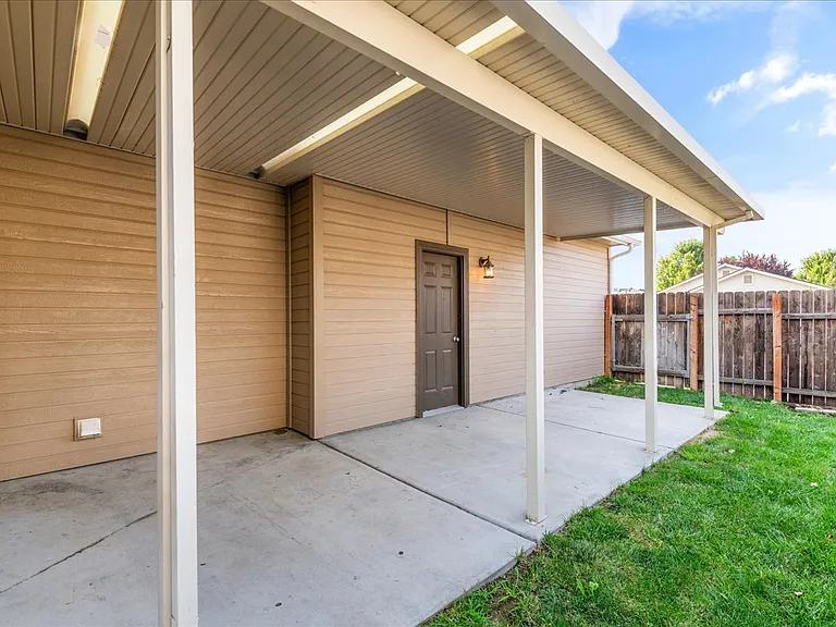 115 W Lava Falls St — Photo 30