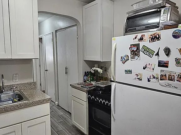 3rd image of 142 E 91st St Floor 1