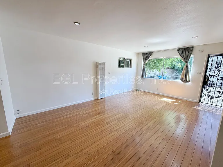 362 N San Vicente Blvd #D — Photo 5
