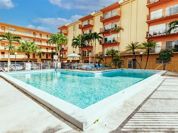 1900 W 54th St APT 213, Hialeah, FL 33012