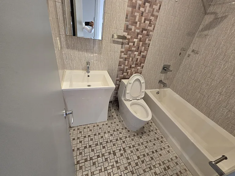 147 Rockaway Pkwy #5 — Photo 8