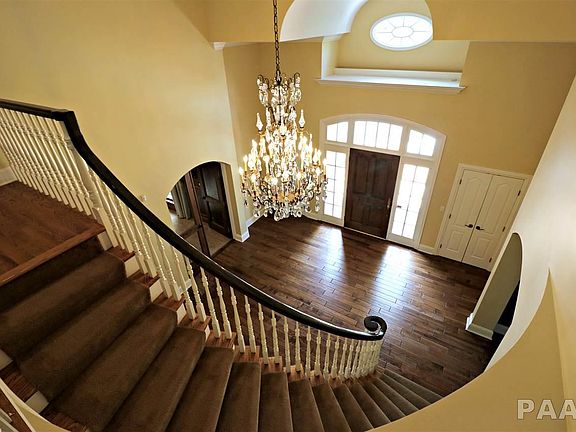 3rd image of 818 W Grand Oak Dr
