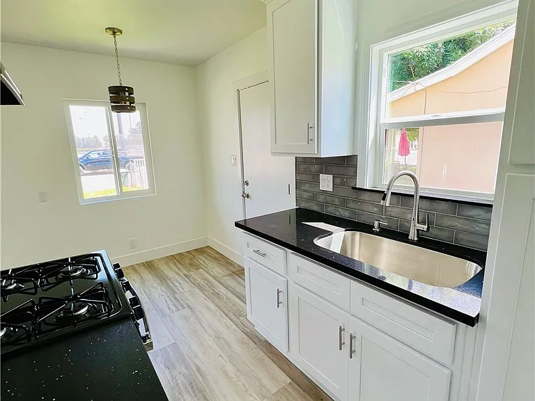 425 Grand Ave — Photo 10