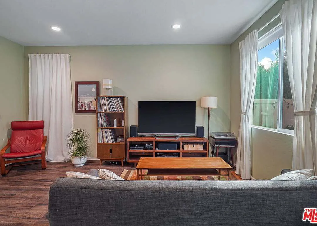 4 bed, 1574 sqft, $4,195 — Photo 4
