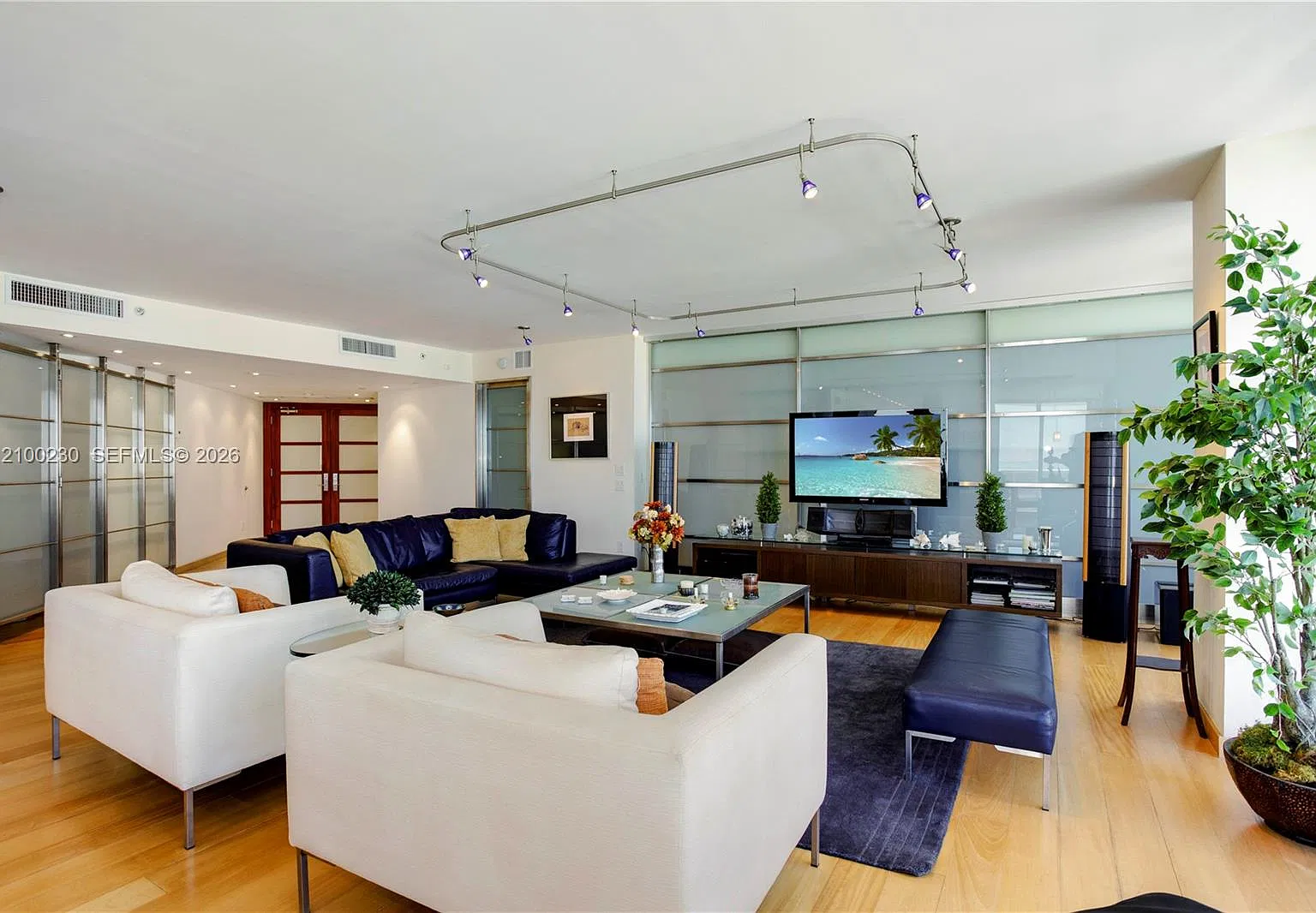 Blue Diamond Condo — Photo 2