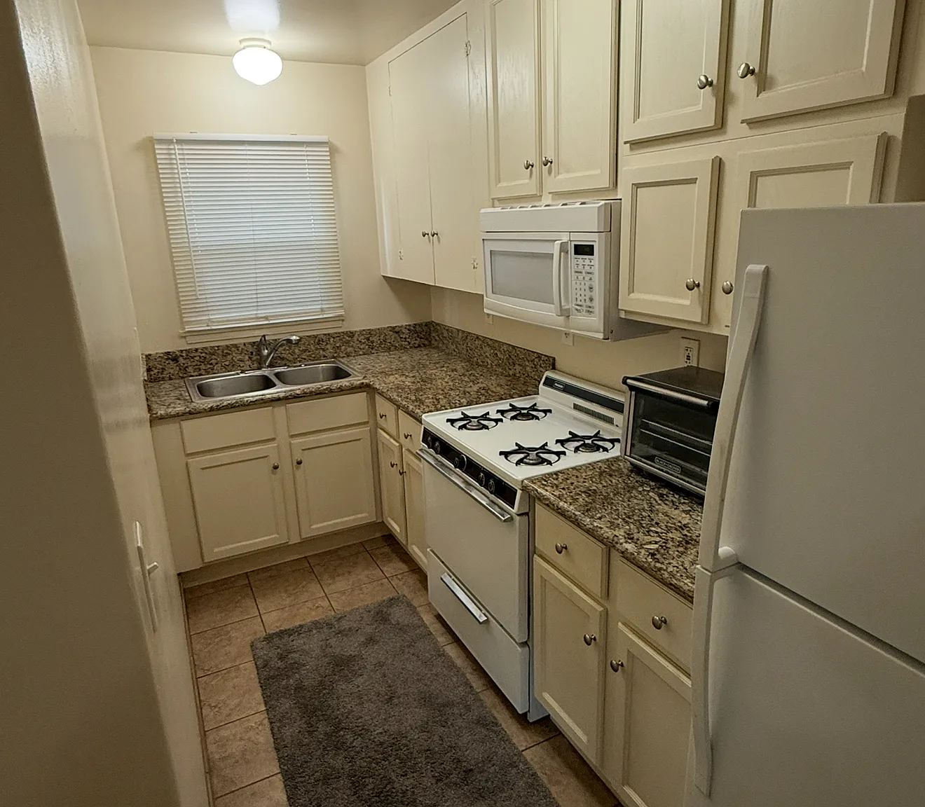 1 bed, 500 sqft, $1,700 — Photo 3