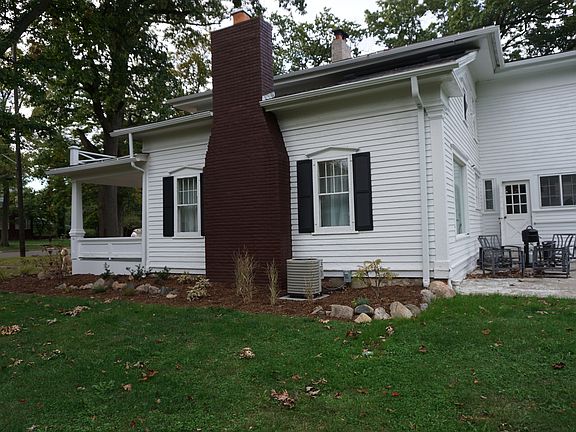 5th image of 1226 N Washington St