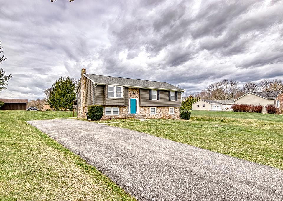 1st image of 165 Lakeview Dr