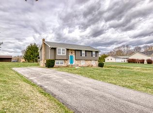 165 Lakeview Dr, Wytheville, VA 24382