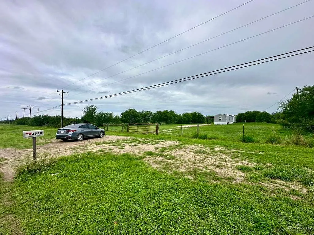 3 bed, 2.0 bath, 1013 sqft, $1,200 — Photo 2