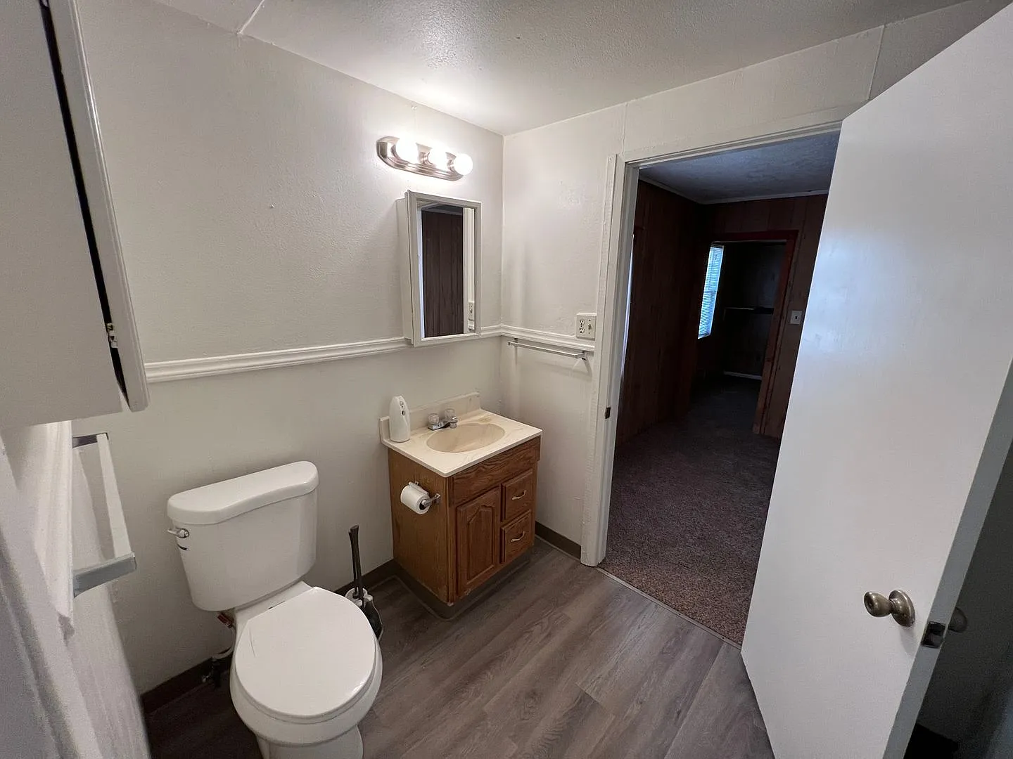 Cozy 3 Bed/1 Bath, With a White Picket Fence — Photo 4