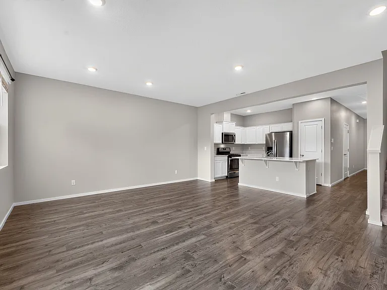 913 N 18th Ter — Photo 3