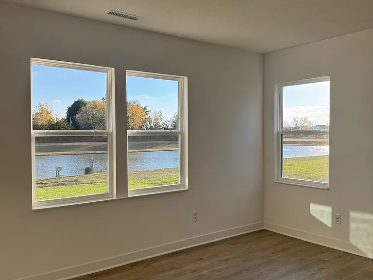 7586 Fallsworth Dr — Photo 16