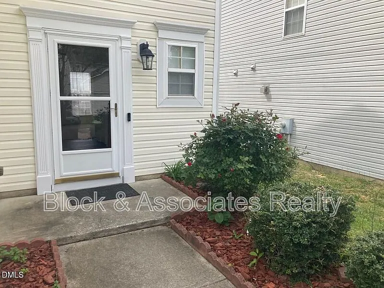 4457 Snowcrest Ln — Photo 8