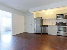 286 Stanhope St