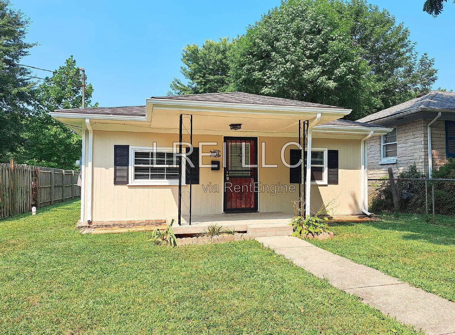 2 bed, 1.0 bath, 749 sqft, $1,195 — Photo 1