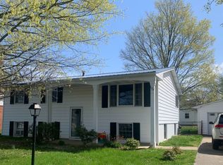 120 Magnolia Dr, Olney, IL 62450