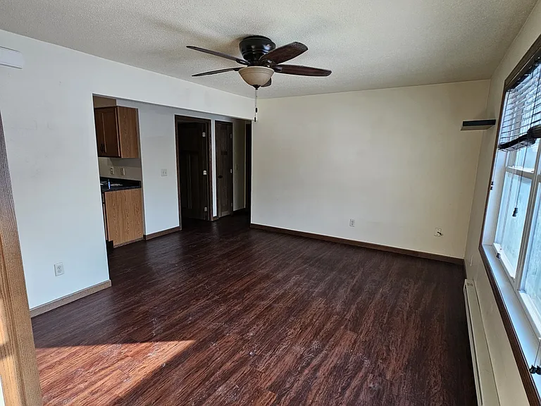 214 Bowman Ln — Photo 3