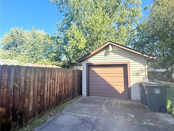 4th image of 2229 26th St SW