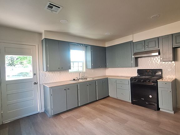 5th image of 4003 W 42nd Pl