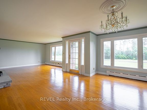 5th image of 2229 Houck Cres