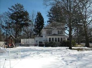 121 Grady St, Bayport, NY 11705