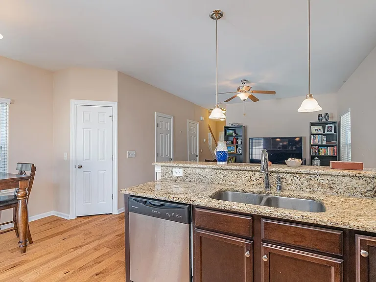 104 Saluda Springs Ct — Photo 5