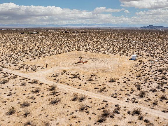 2nd image of 61231 Moonlight Mesa Rd