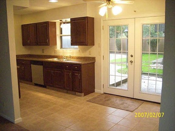 3rd image of 1122 Kathy Dr