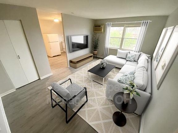 3rd image of 3822 Washington Ave #2