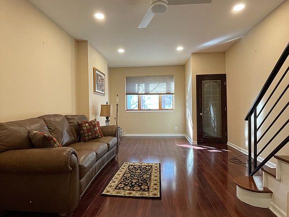 2nd image of 2421 S Juniper St